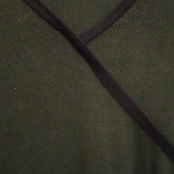 Delores Bell Long Sleeve Hunter Green Pull Over Top - Size 2X - Picture 2 of 6